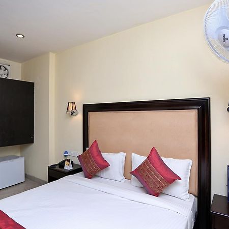 Oyo 714 Hotel De Plaza Ню Делхи Екстериор снимка